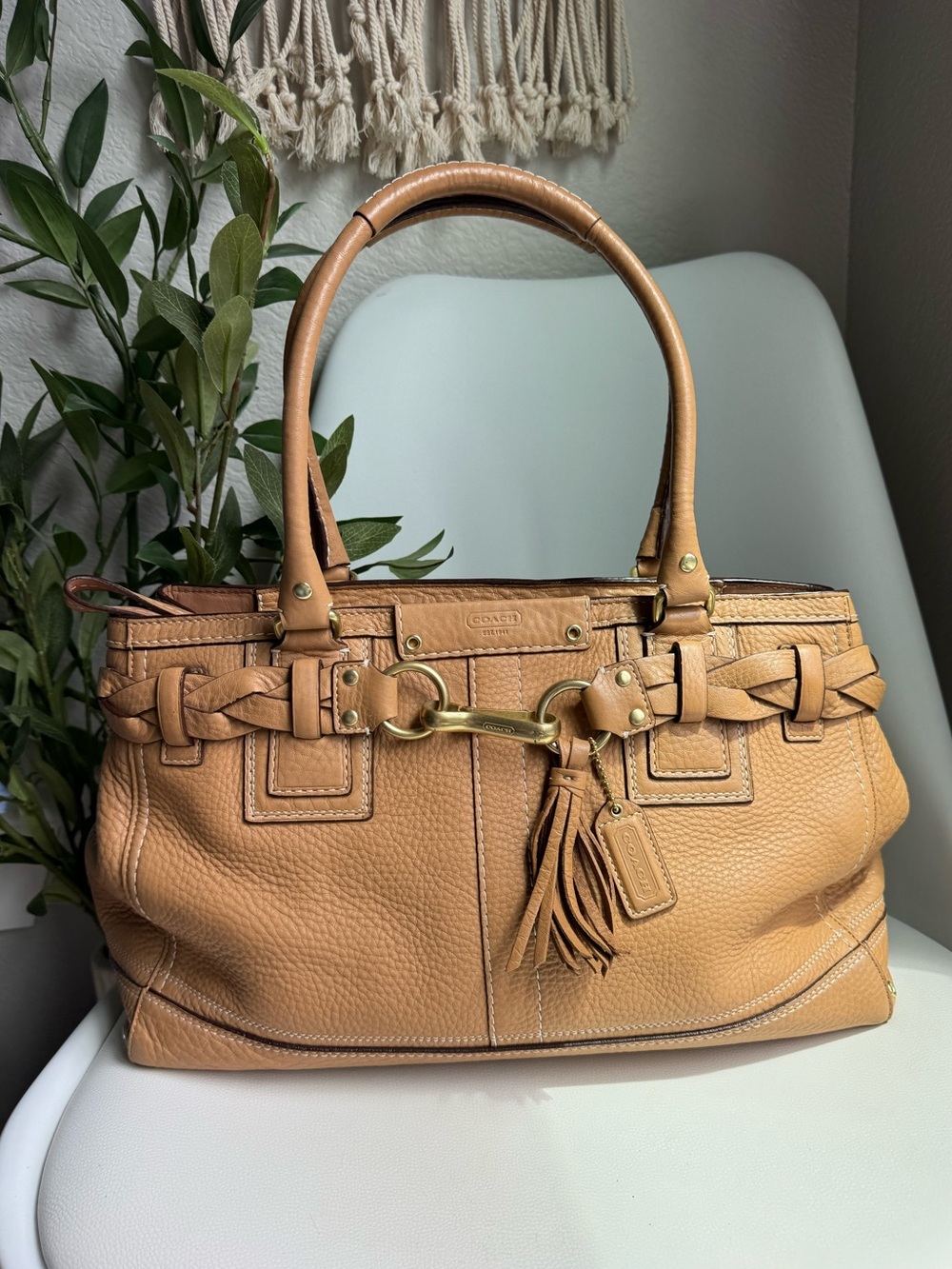 Coach Hamptons Tan Pebbled Leather Belted Shoulder Bag Y2K Horsebit Tassel Bag